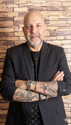 Andr&eacute;s de Luis conferenciante